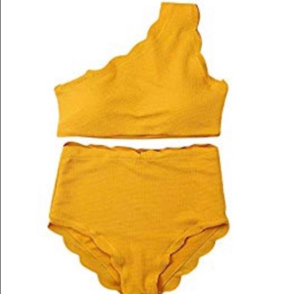 NWT mustard scallop bikini